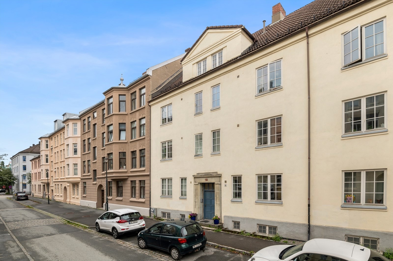 Fra leiligheten har man umiddelbar nærhet til "alt" man trenger i hverdagen som treningssentre, dagligvarebutikker shoppingsenter og mye mer. Galleribilde