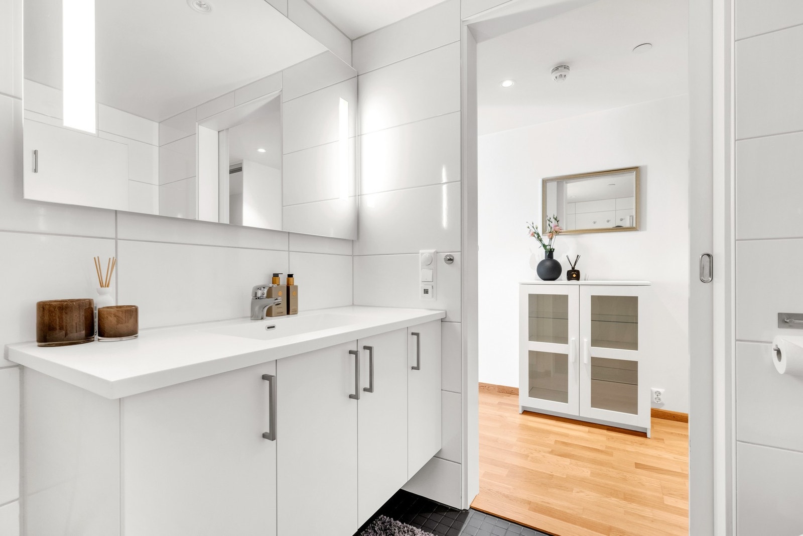 Godt med lagringsplass i innredning. Galleribilde