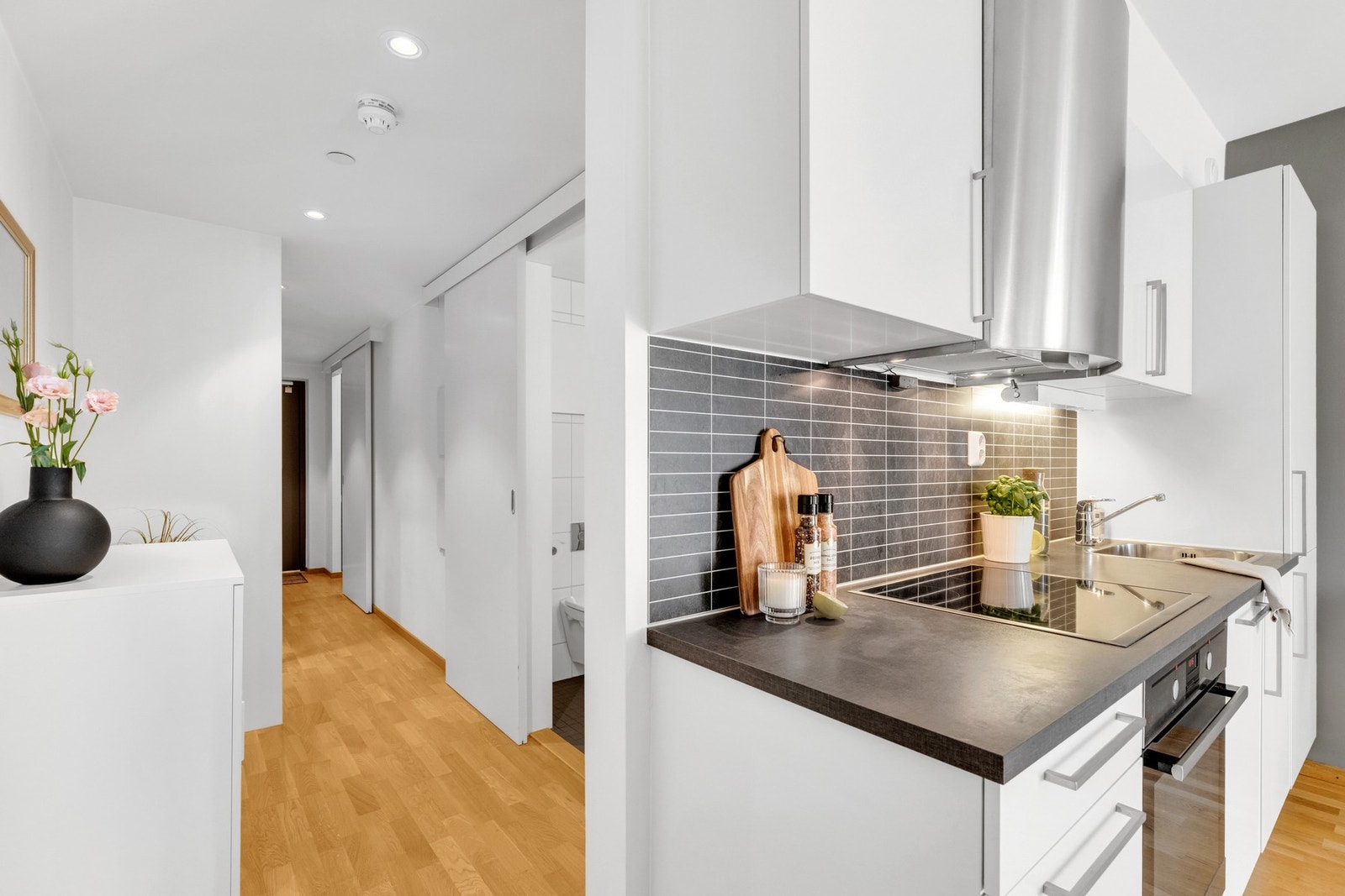 Downlights i himling i gang. Galleribilde