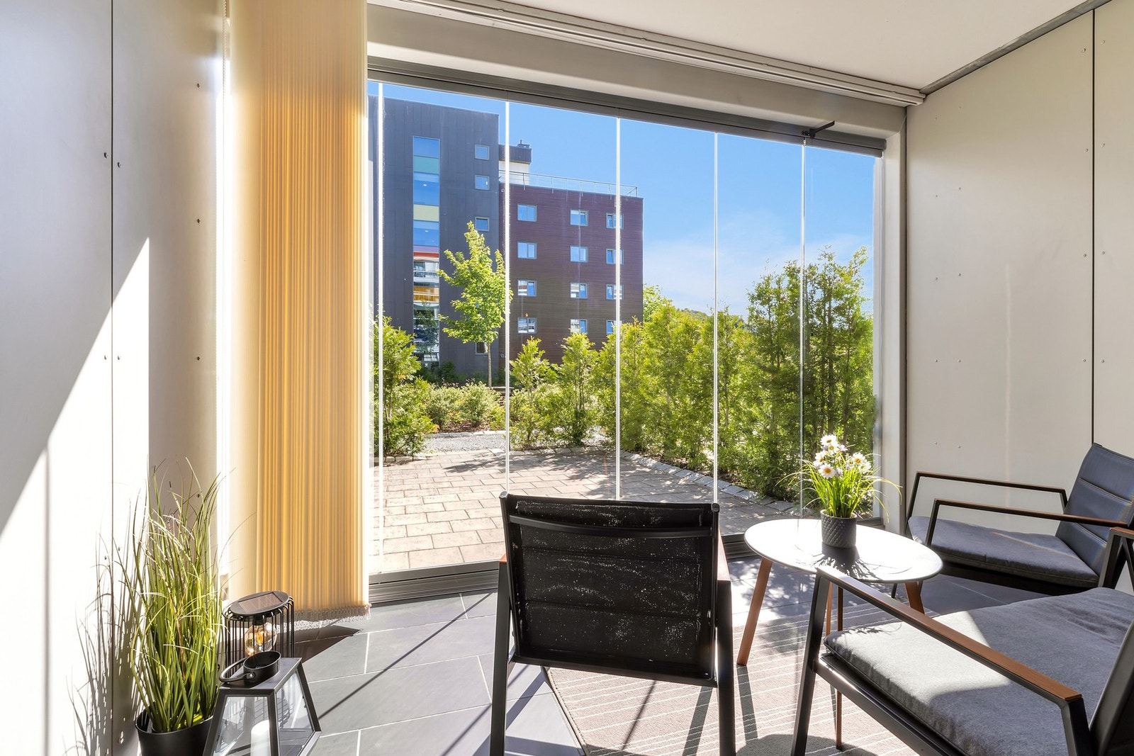 Her har du god plass til utemøblement og grill. Galleribilde