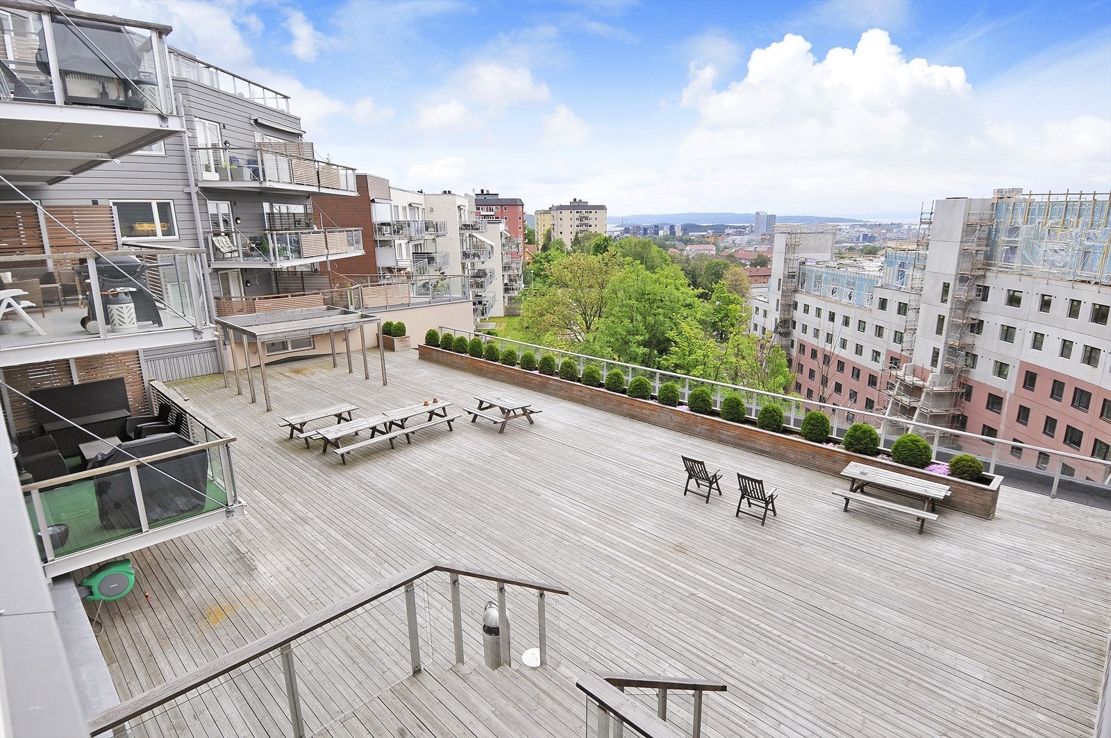 Felles takterrasse i 5. etasje med flott utsikt og optimale solforhold Galleribilde