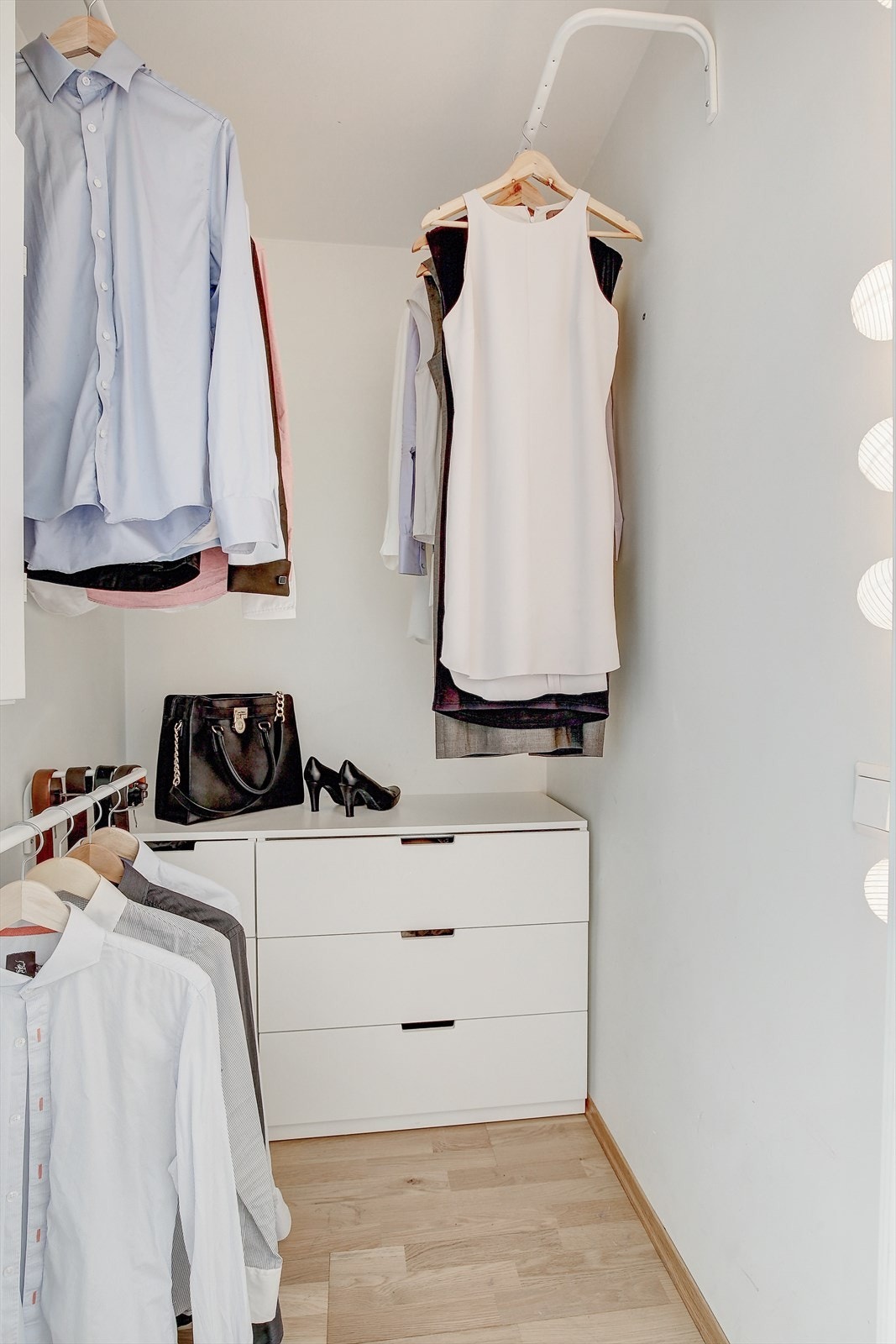 I tillegg disponerer boligen en utvendig bod på ca. 4 kvm. i samme etasje Galleribilde