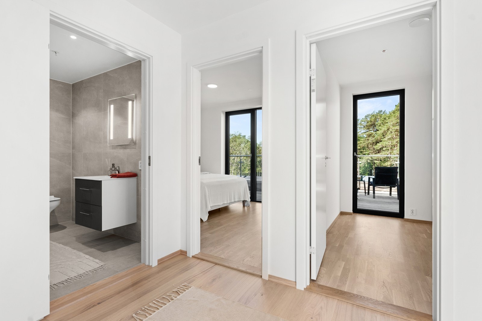 Kort avstand til bad fra soverom 1 og 2 Galleribilde