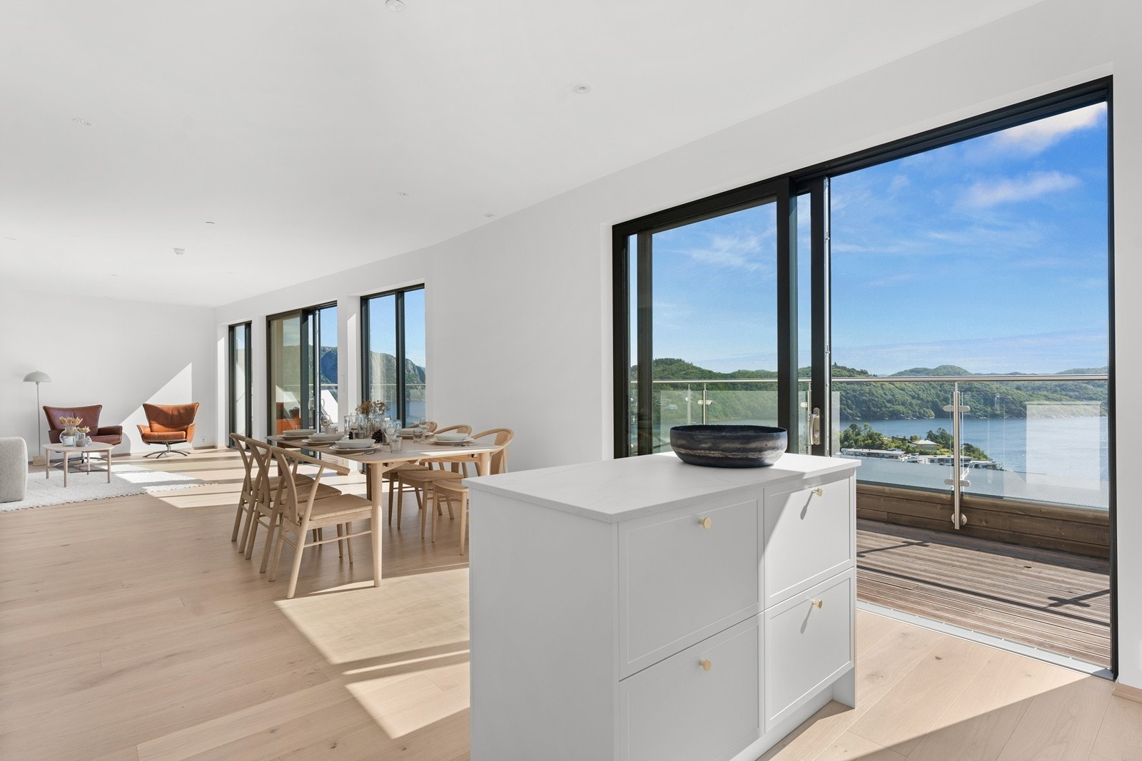 Utgang til terrasse også ved kjøkkenet Galleribilde