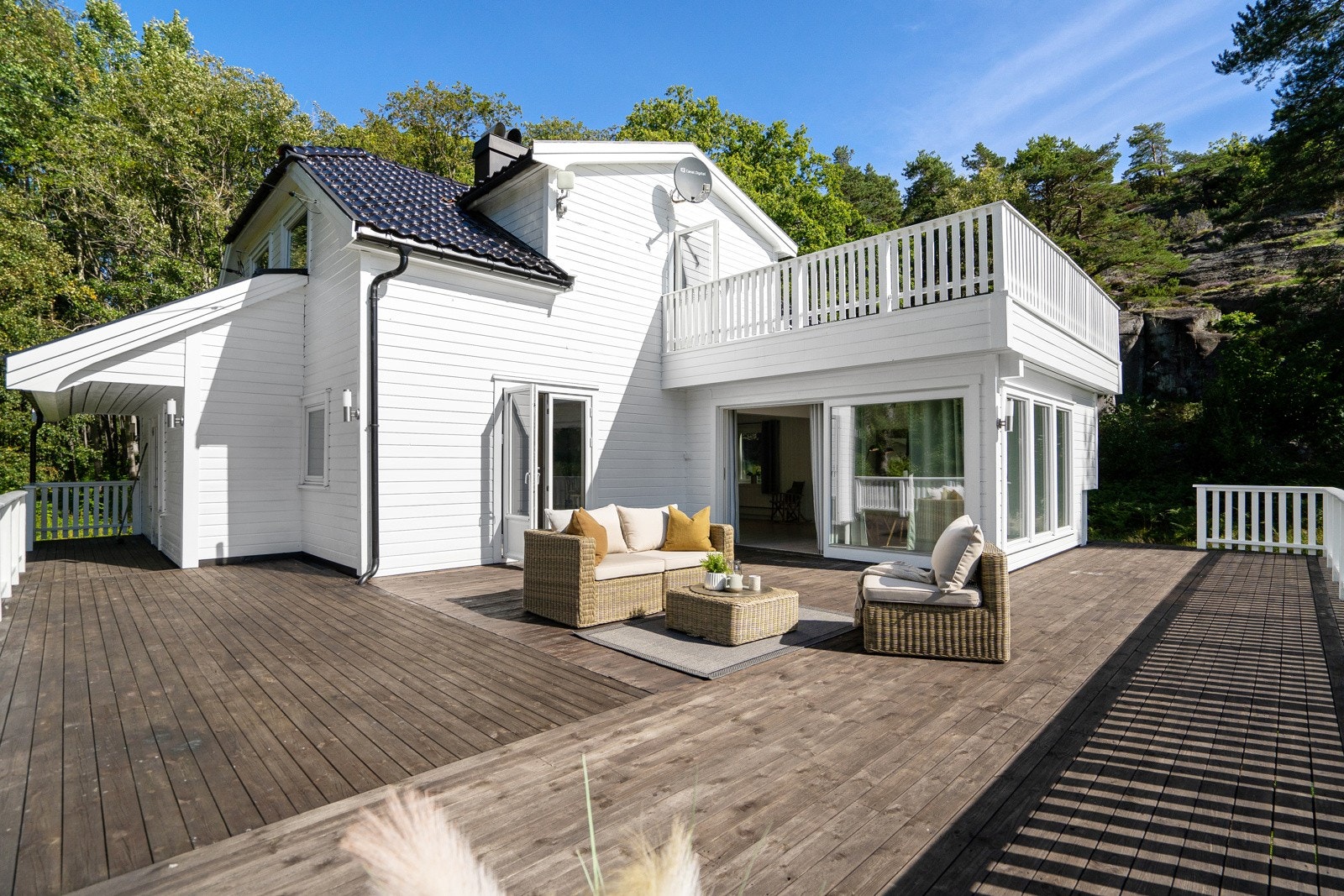 Eiendommen bader i sol! Galleribilde