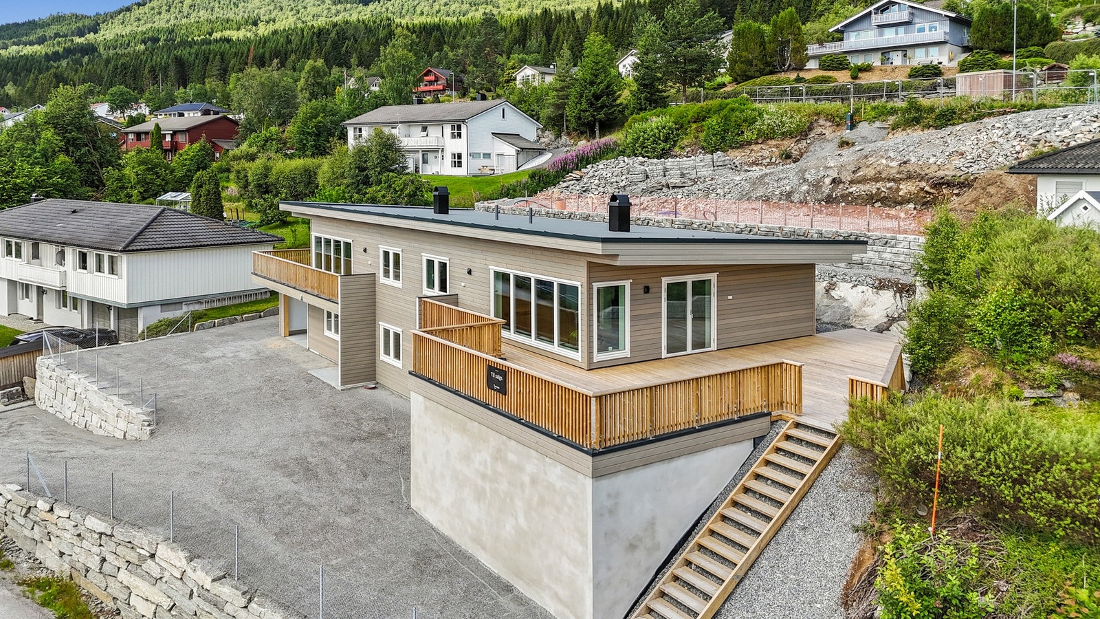 Velkommen til Bjørnestien 5 - en flott halvpart i en nyoppført, vertikaldelt tomannsbolig! Galleribilde