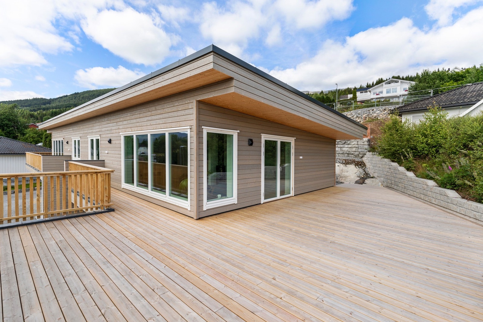 Verandaen er svært romslig på størrelse - rundt 70 kvm! Galleribilde