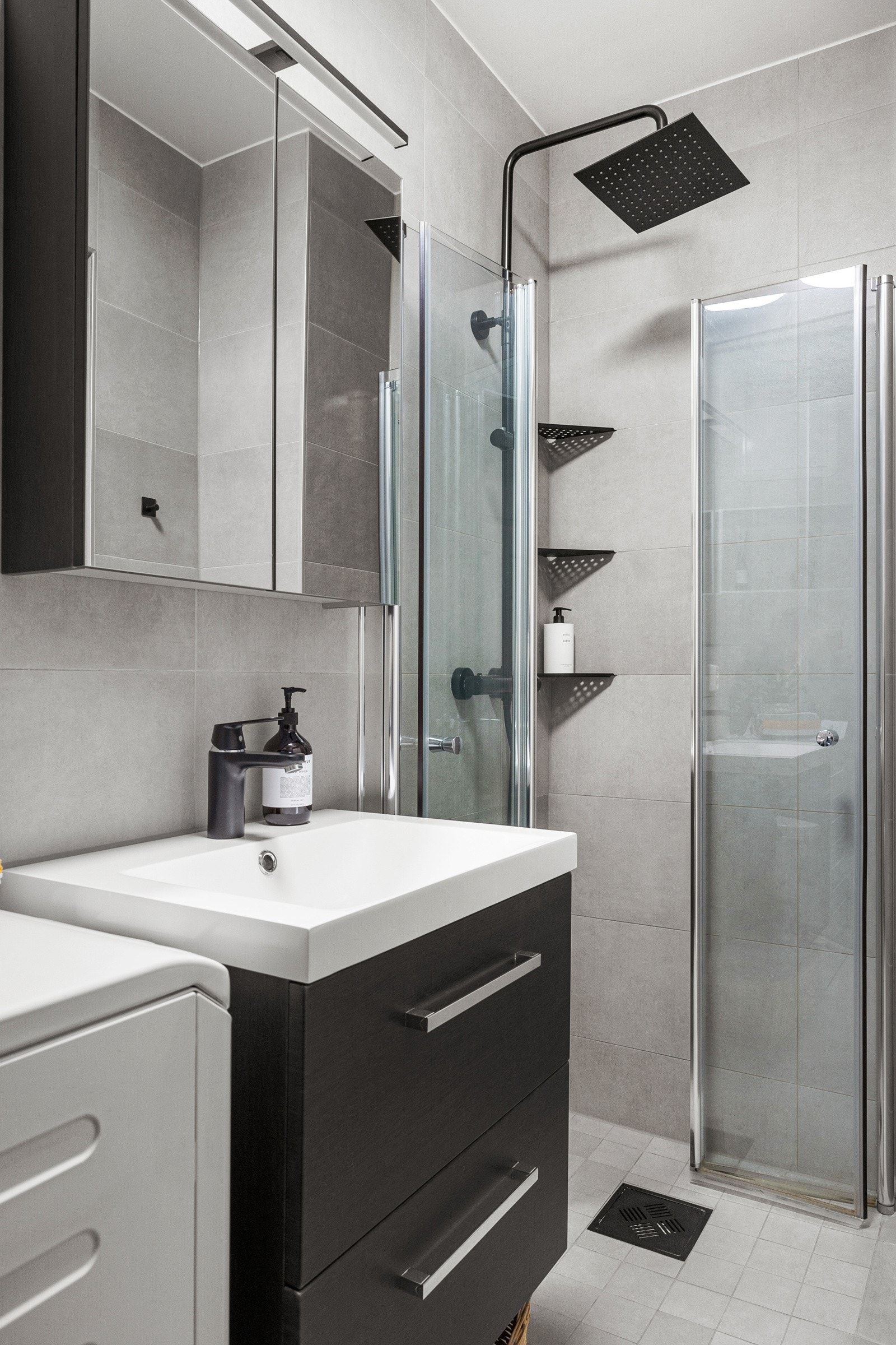 Dusjhjørne med innfellbare glassdører. Galleribilde