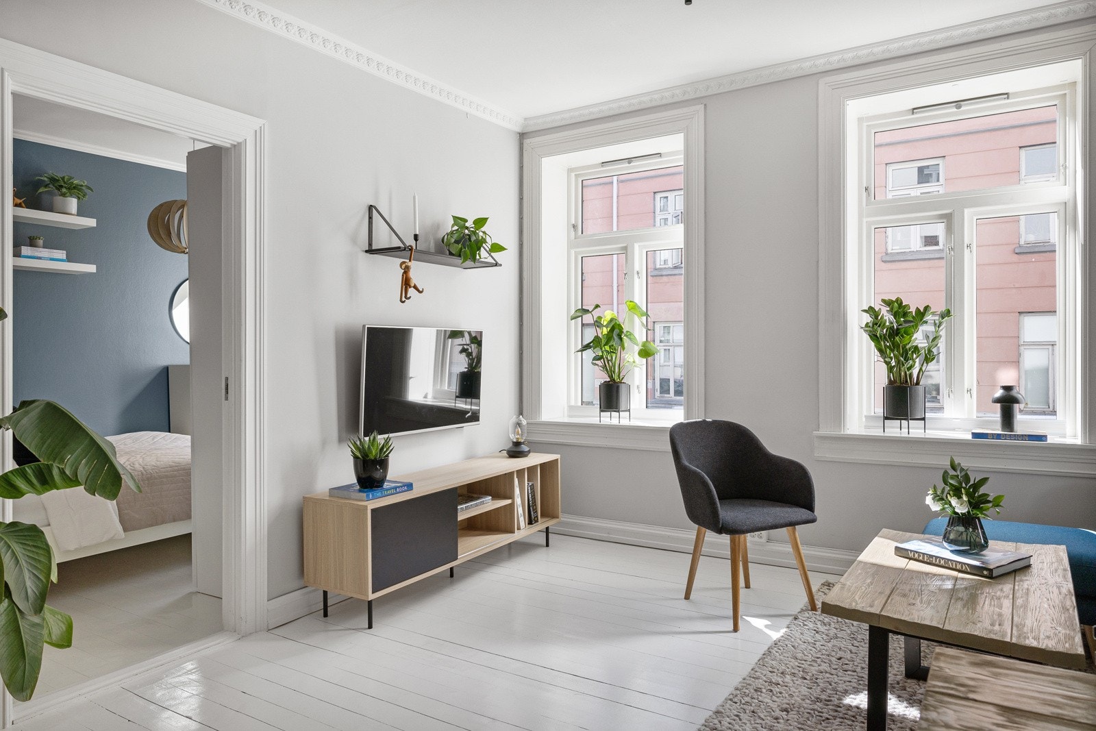 Her kan vi by på en lekker og velholdt leilighet med godt lys og fin planløsning. Galleribilde