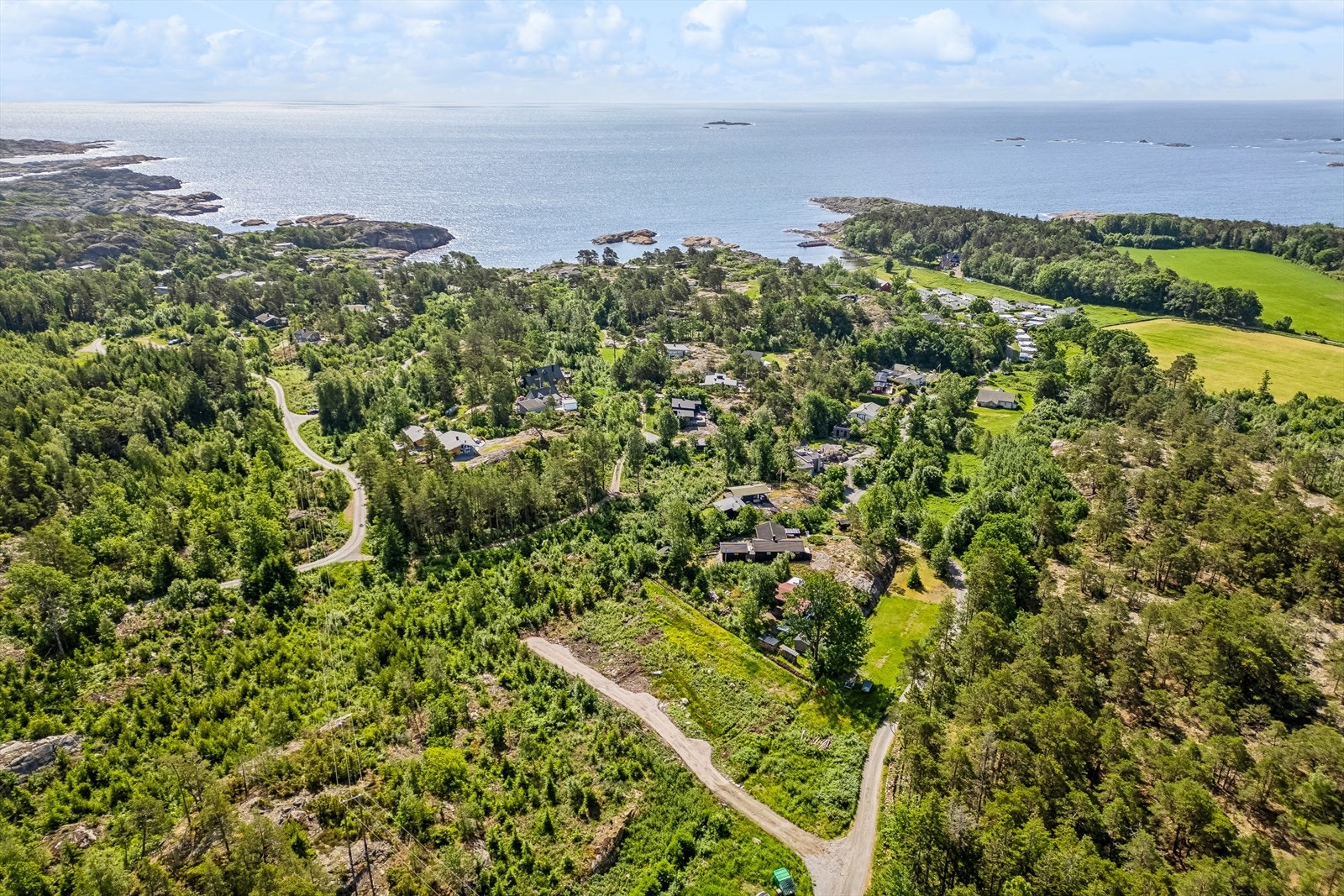 Tomtene ligger kun en liten rusletur ( ca 500 m) fra Ødegårdsbukta. Galleribilde