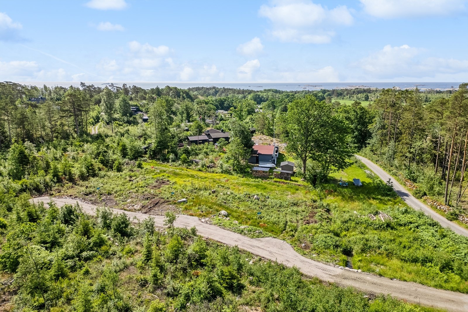 Tomt 3 ( 687 kvm) innerst, Tomt 2 ( 634 kvm) midten og tomt 1 ( 528 kvm) nærmest Eidstenveien. Stille og rolig hytteområde. Galleribilde