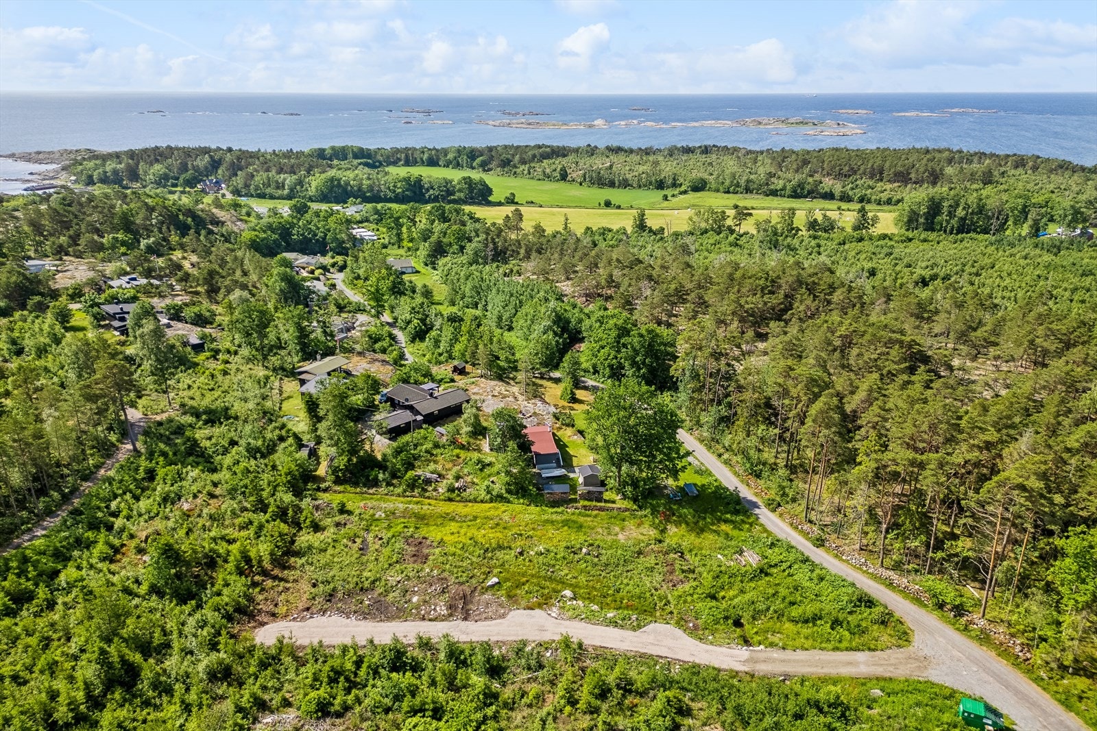 DNB Eiendom v/Veronika Bjønnes kan presentere tre byggeklare hyttetomter på Eidsten/Helgeroa uten byggeklausul. Galleribilde