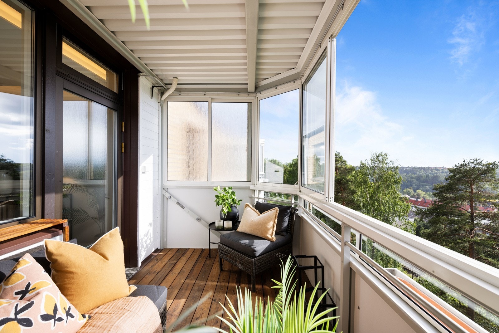 Glassene kan enkelt skyves til side eller tas av om ønskelig Galleribilde