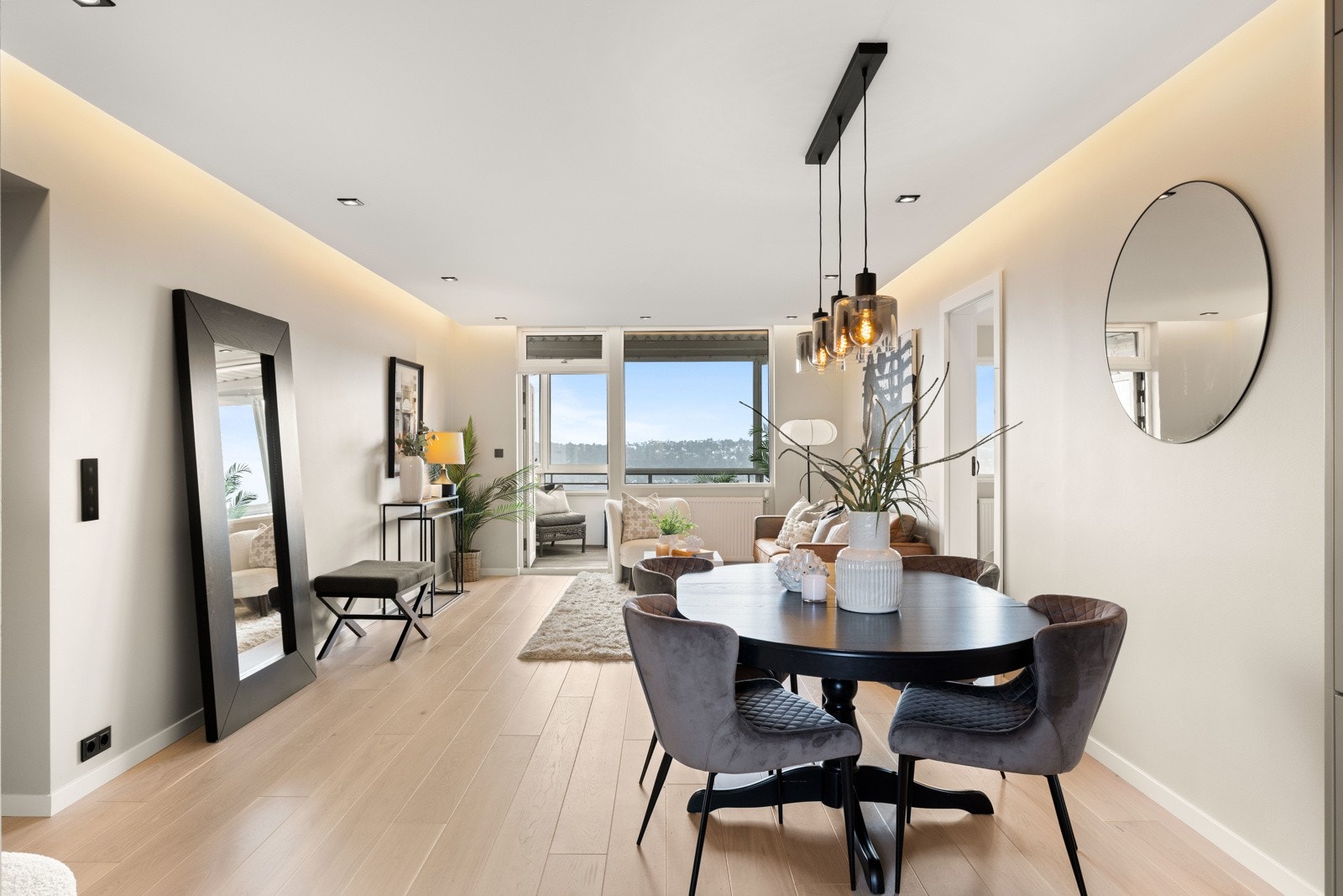 Rålekker 3-roms toppleilighet med fantastisk utsikt og flotte solforhold Galleribilde