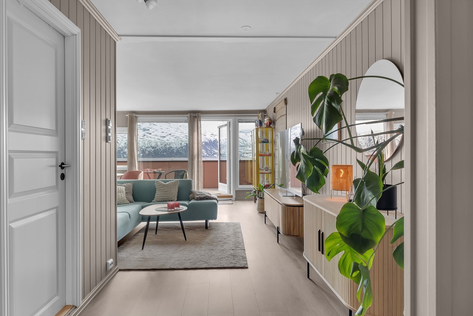 Boligen fremstår lys og innbydende Galleribilde