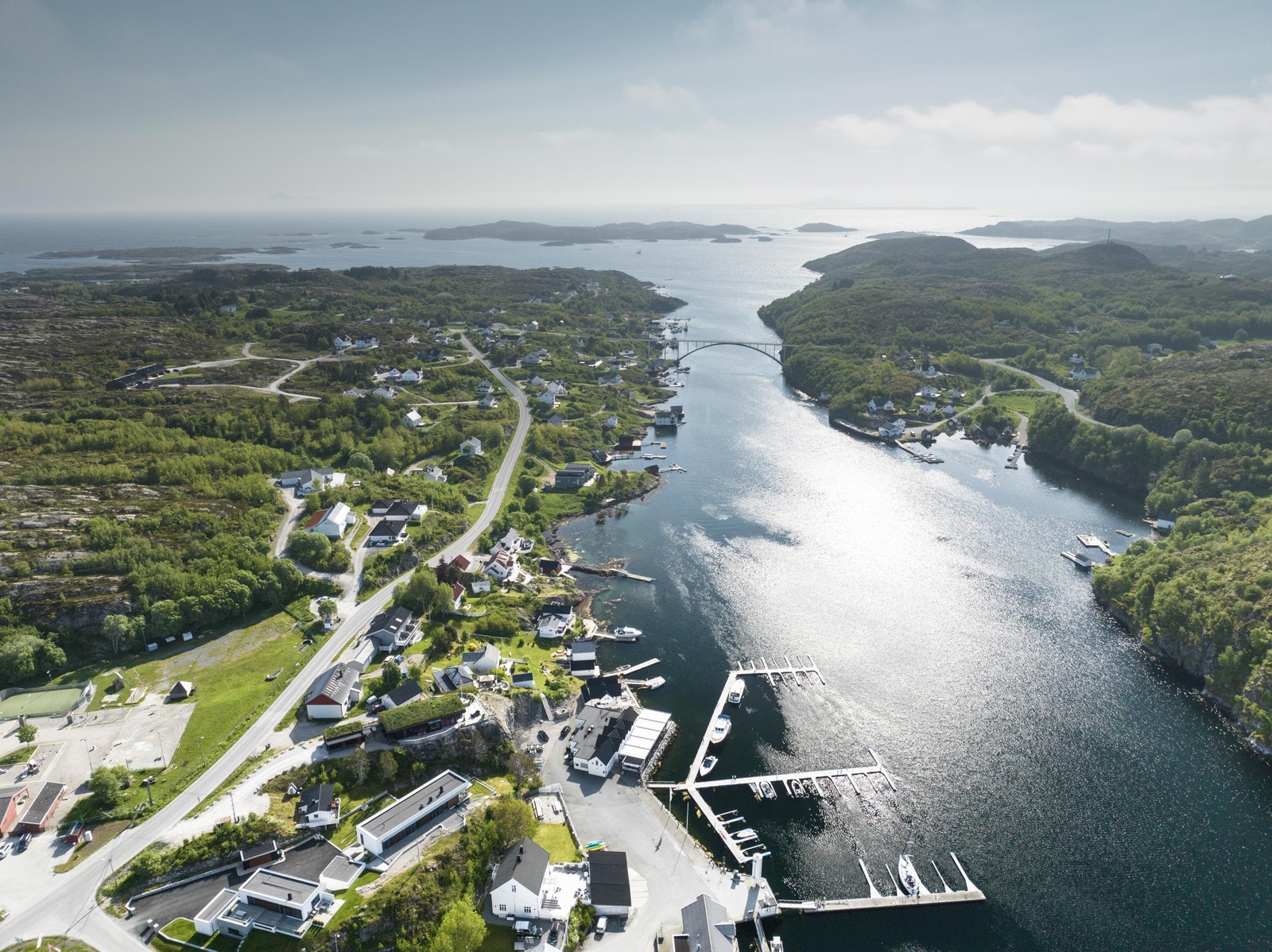 Idyllisk beliggenhet. Her kan du nyte solen fra morgen til kveld. Galleribilde