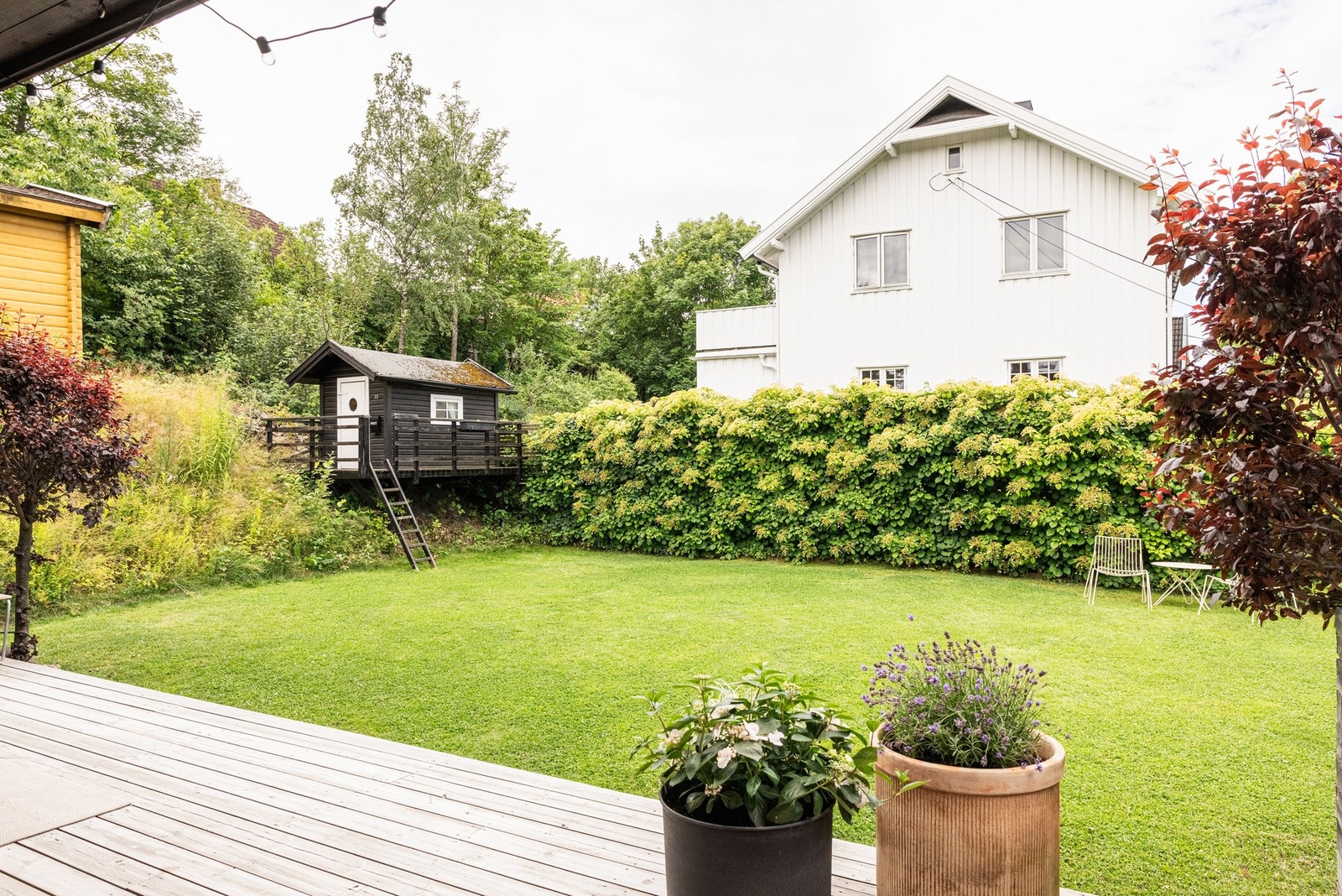 Flat og barnevennlig tomt med plass til aktiviteter Galleribilde