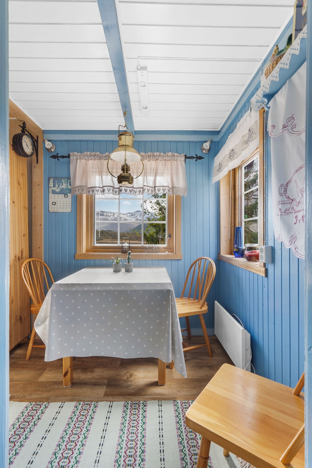 Spiseplass for flere enn de to her Galleribilde