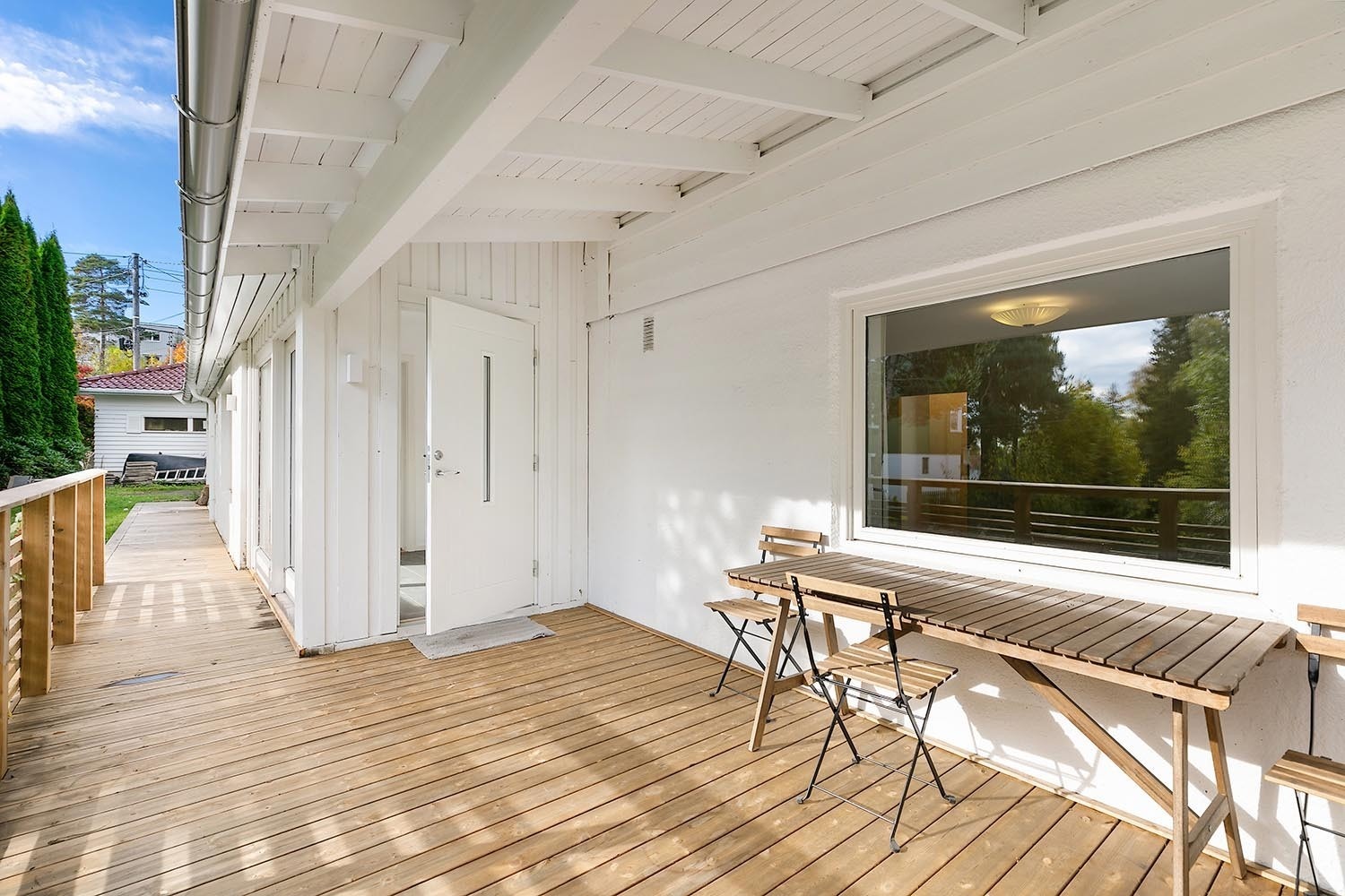 Stor solrik terrasse Galleribilde