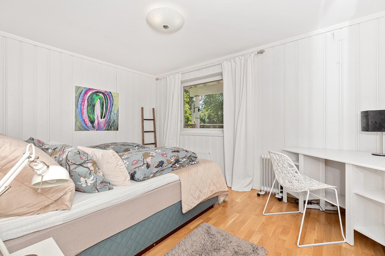 Soveorm 1, alle soverom har vindu mot grønareal Galleribilde