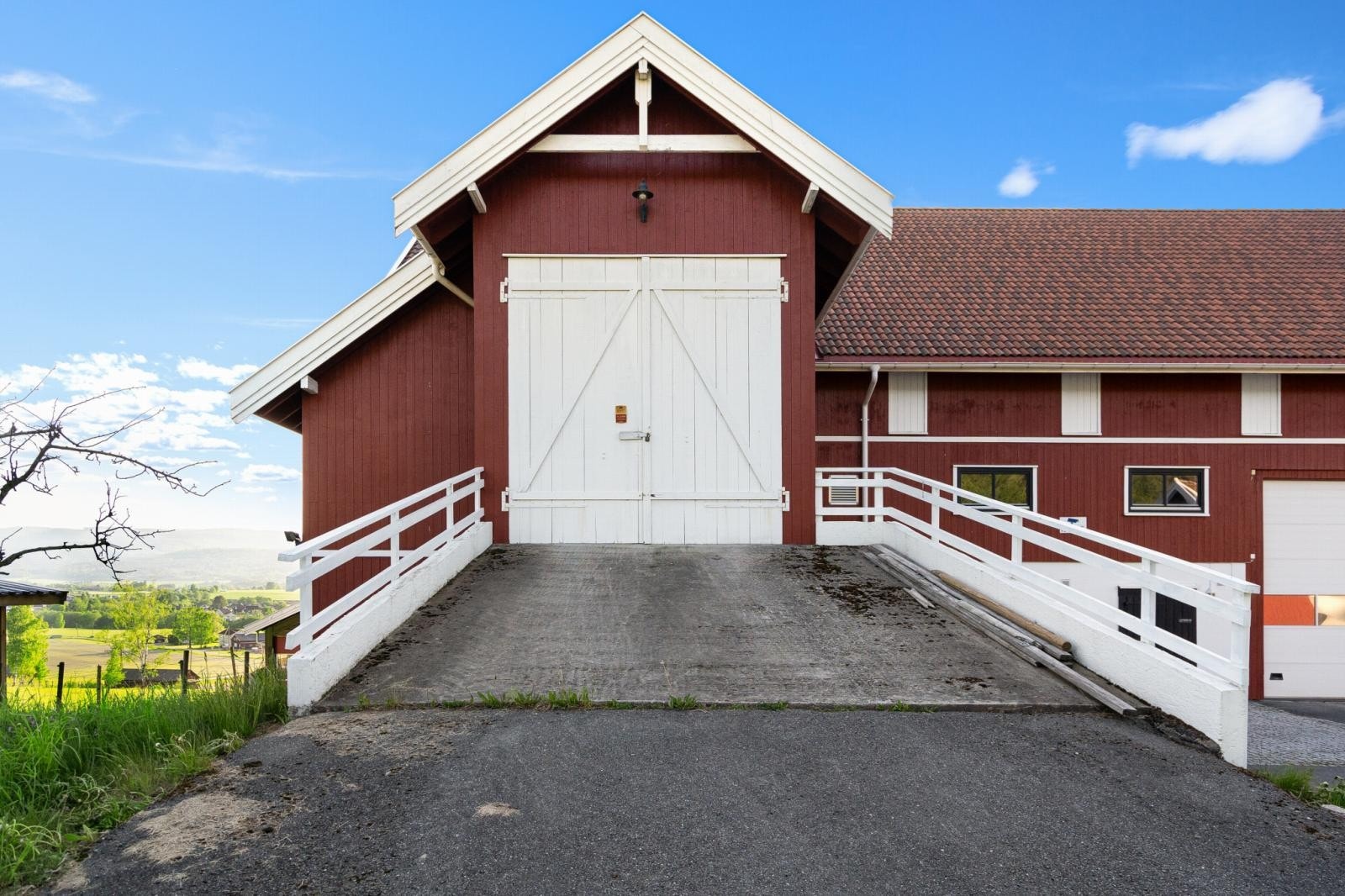 Låvebroen m/varmekabler. Her er det godt med lagringsplass og en etasjeskiller i betong. Galleribilde