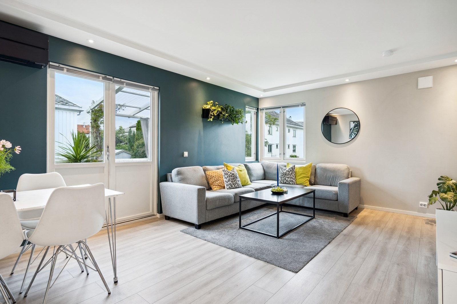 Den fine kontrastveggen gir ekstra liv til rommet. Galleribilde