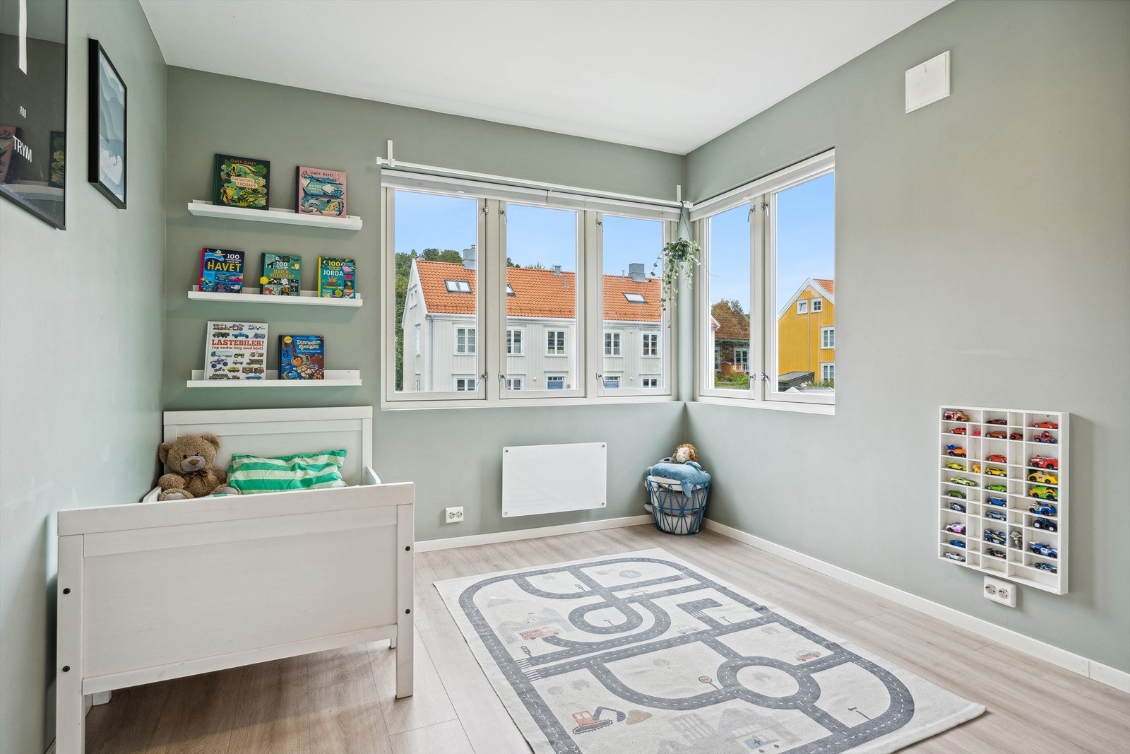 Arealene på soverommene er henholdsvis ca. 8, 8 og 9 kvm. Galleribilde