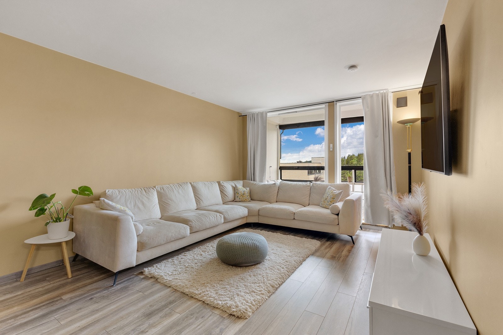 Velkommen til Ravnkollbakken 55 - presentert av eiendomsmegler Daria Zuzanna Dymarska v/ EIE eiendomsmegling! Galleribilde