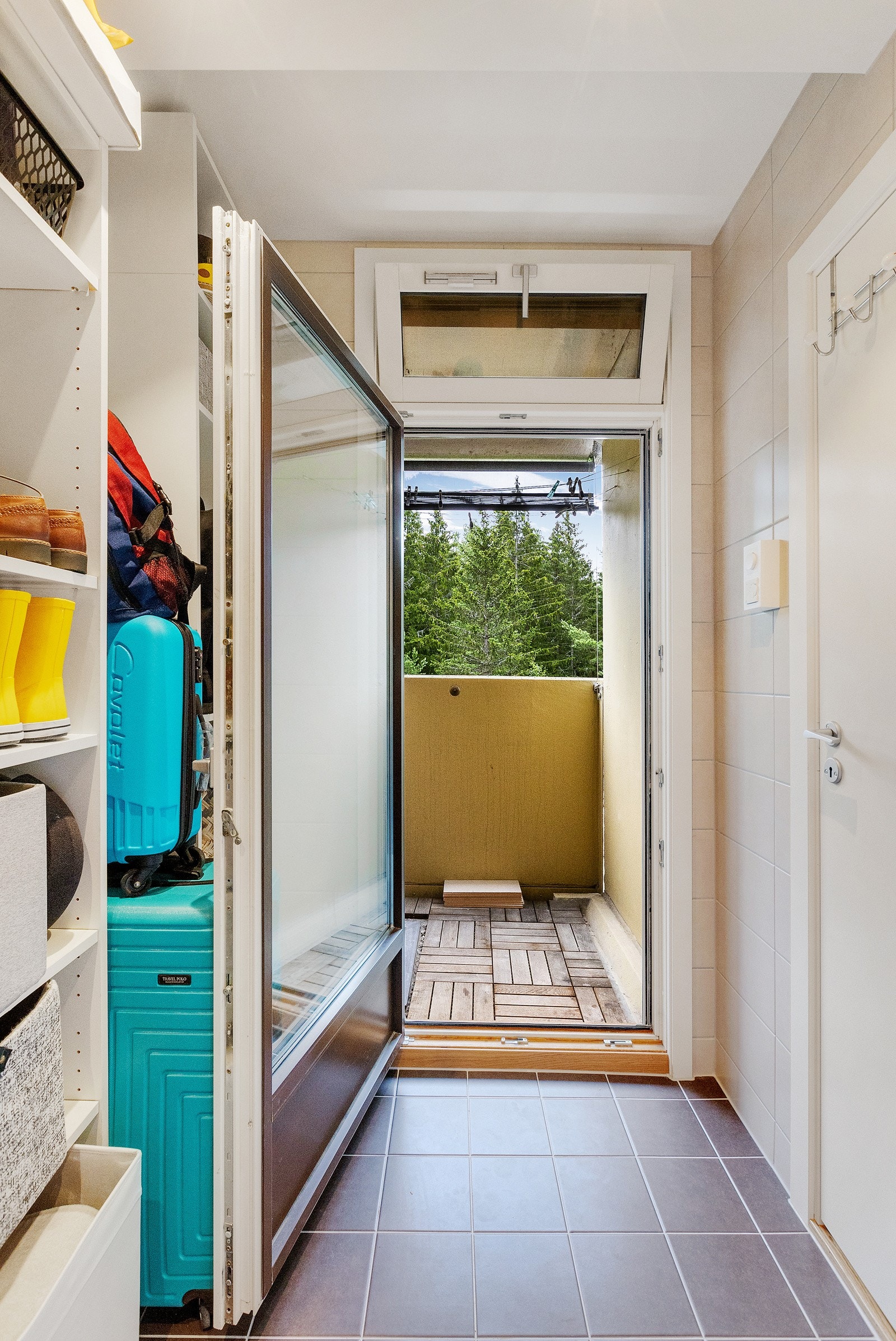 Vaskerommet har tilkomst til egen luftebalkong på 2 kvm. Galleribilde