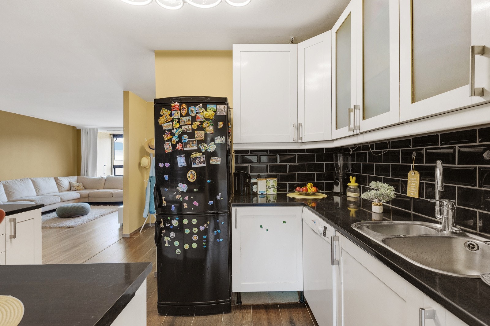 Kjøkkenet har ventilator med kullfilter. Galleribilde