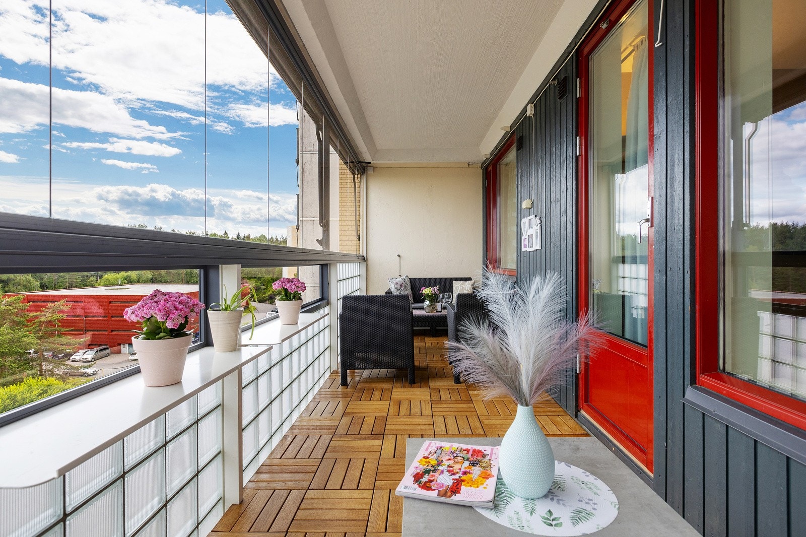 En romslig 4-roms leilighet med vestvendt balkong som har en sentral beliggenhet på Romsås. Galleribilde