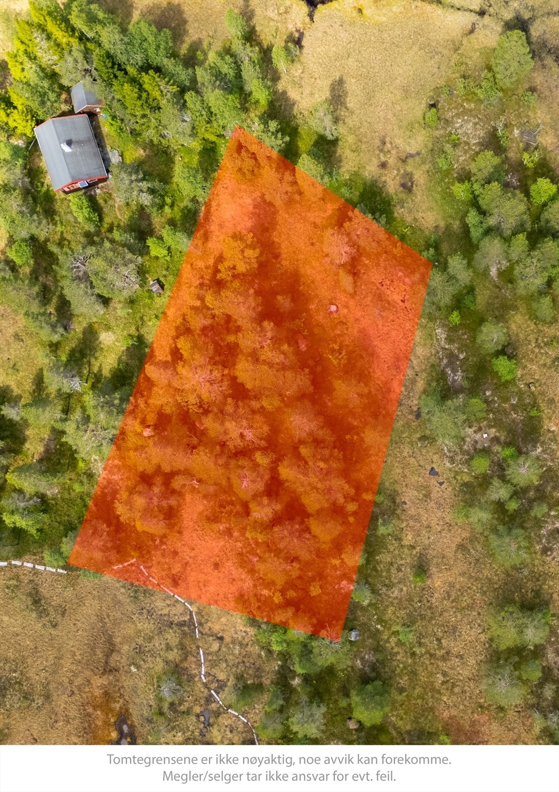 Hyttefeltet består av store usjenerte tomter, der de fleste allerede er utbygget med hytter. Galleribilde