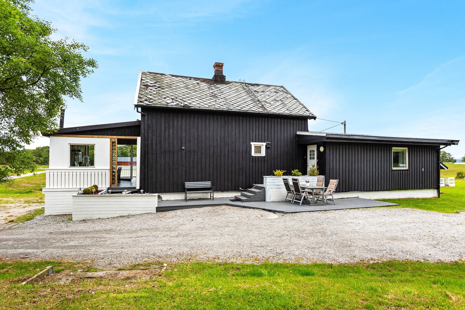 Enkel adkomst og parkering på tomten Galleribilde