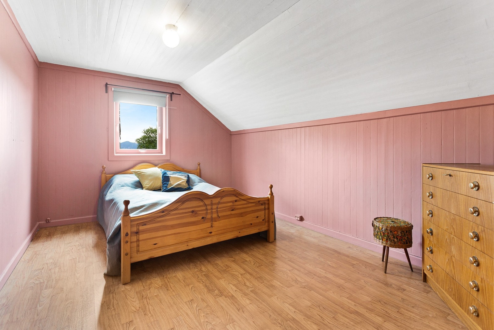 Soverom på loft Galleribilde