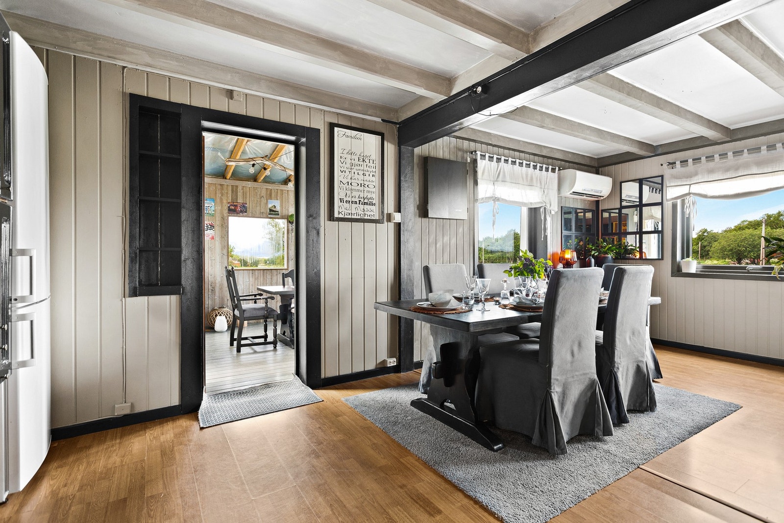 Fra kjøkken er det adkomst til vinterhage Galleribilde