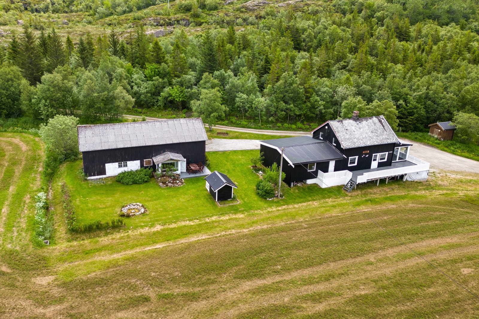 Stor og fin hage Galleribilde