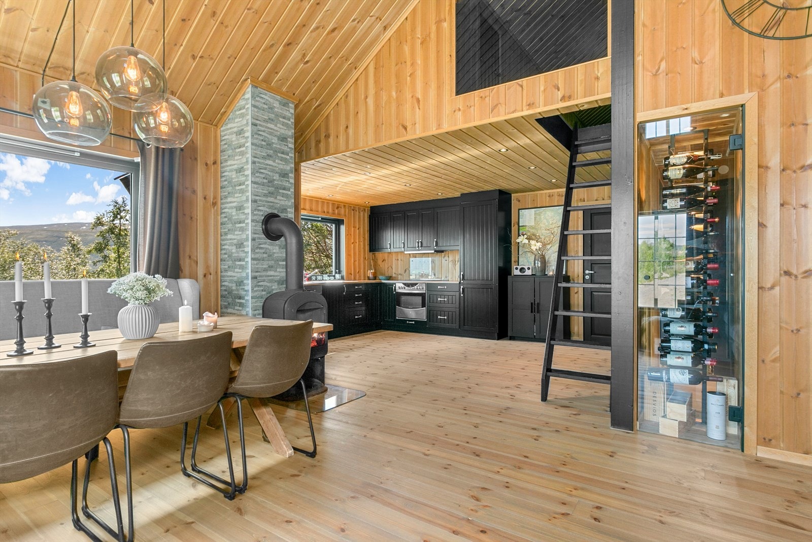 Stue/Kjøkken med innebygd vinrom Galleribilde