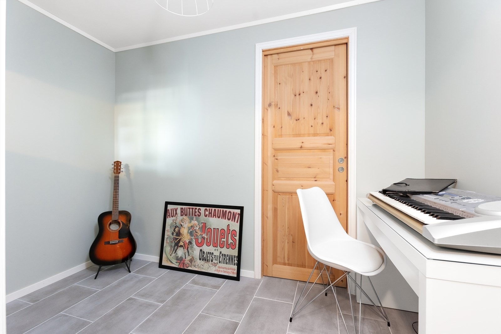 Fleksibelt rom som kan brukes som kontor eller gjesterom. Galleribilde