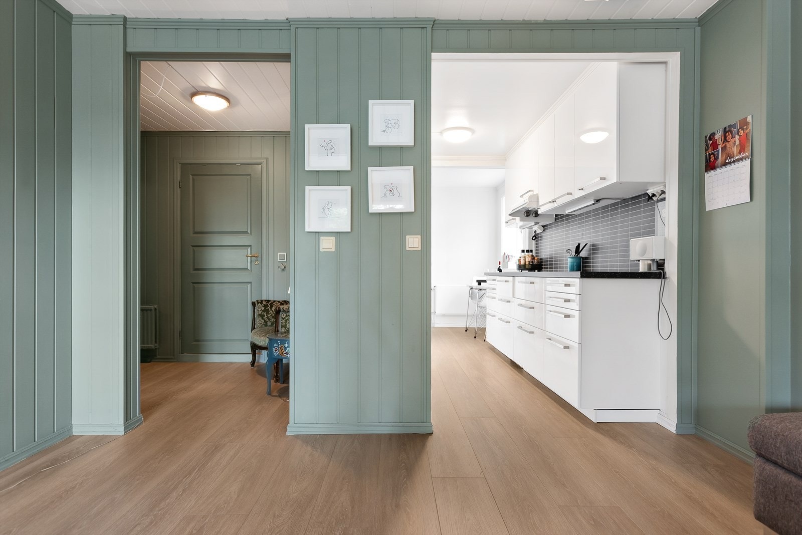 Åpen løsning mellom kjøkken og stue. Galleribilde