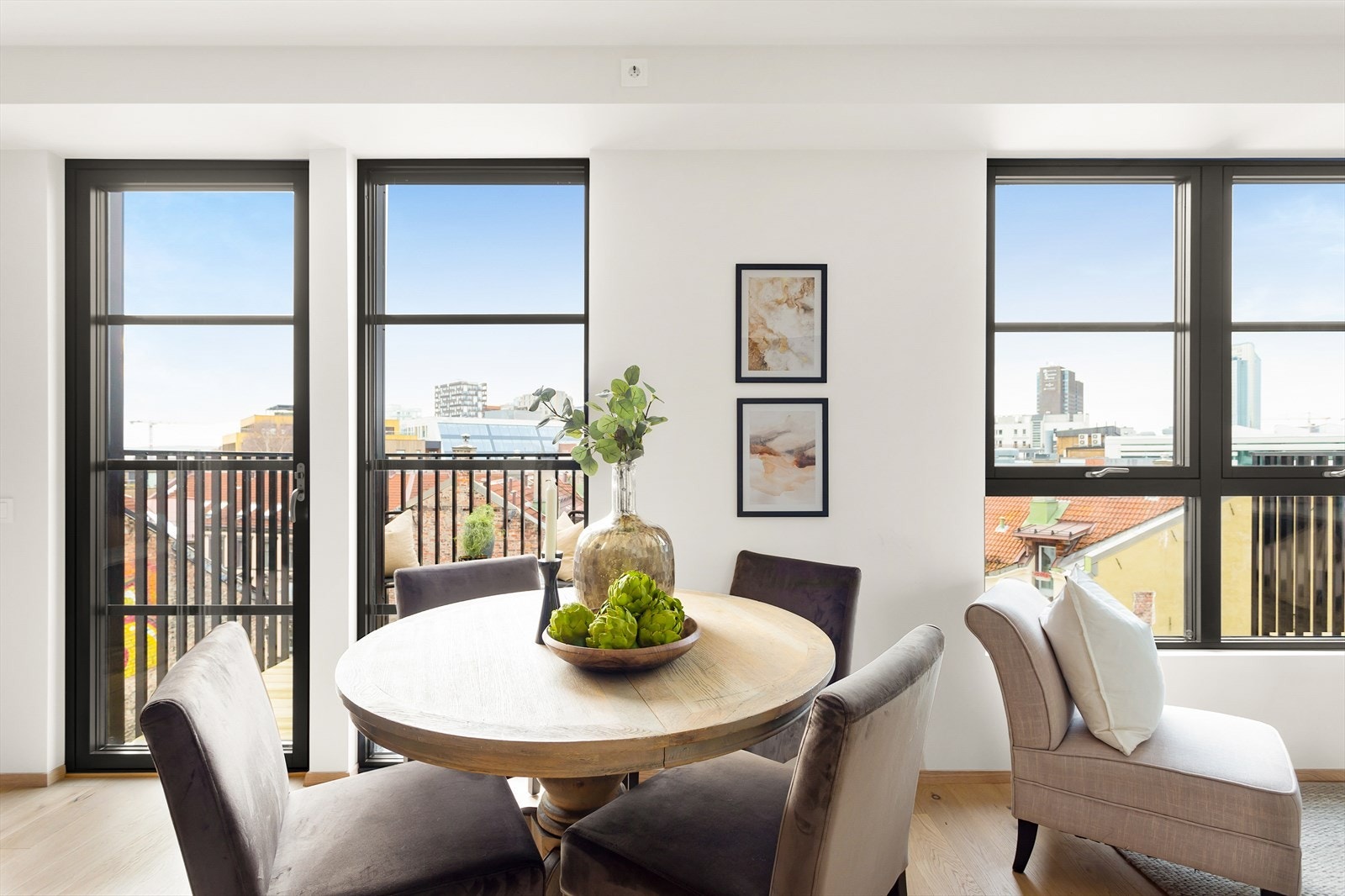 .. Hva med å nyte middagen med utsikt over byen? Galleribilde