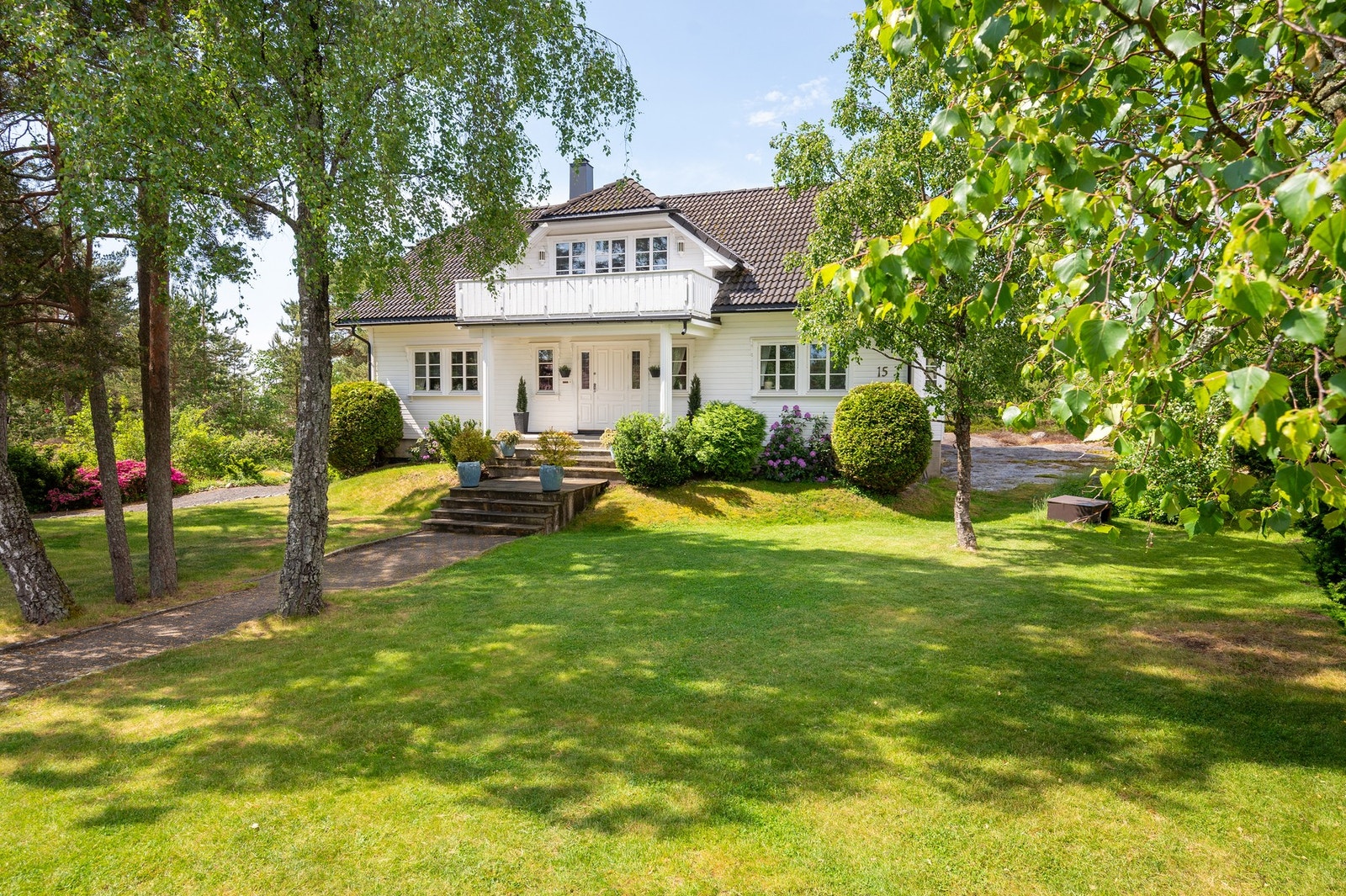 Dette er Sigrid Undsets vei 15 - en innholdsrik og elegant enebolig på en pen, solrik tomt - innerst i Sigrid Undsets vei. Galleribilde