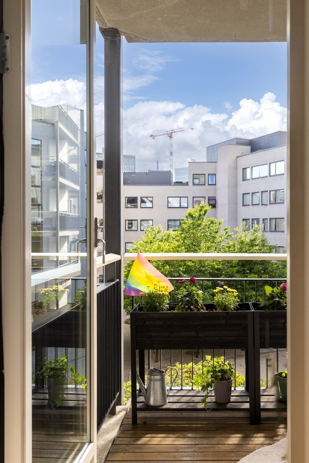 Fra stuen er det utgang til en herlig, sydvestvendt balkong på 5,5 m². Galleribilde