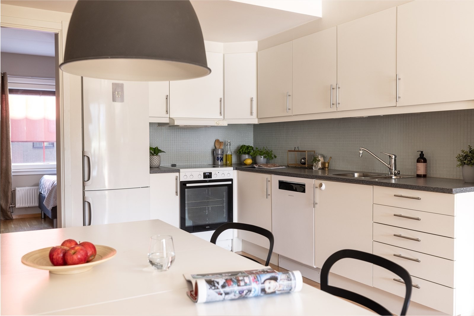 Leiligheten har avtrekksvifte med utkast til friluft (via boligens ventilasjonsanlegg). Galleribilde