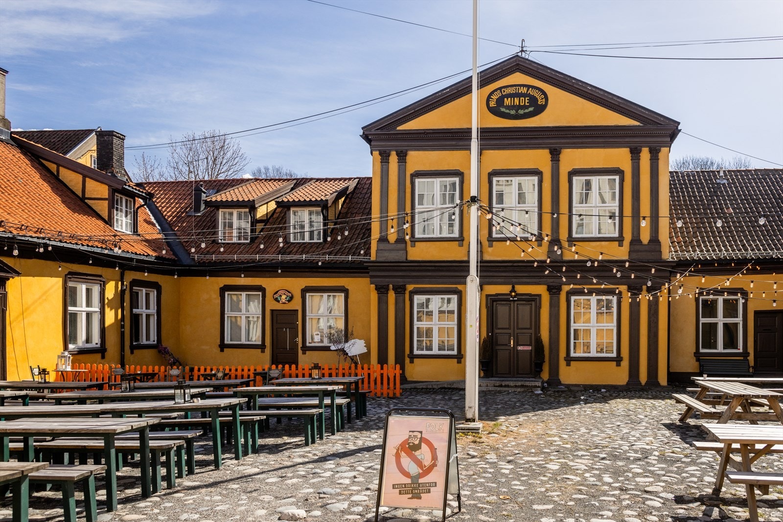Ærverdige Mangelsgården noen kvartaler unna. Galleribilde