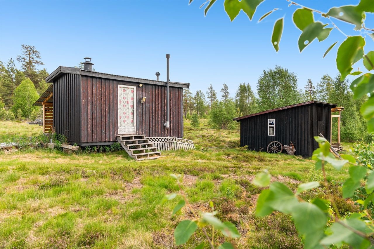 Brakke med dusj og do. Frittstående bod. Galleribilde