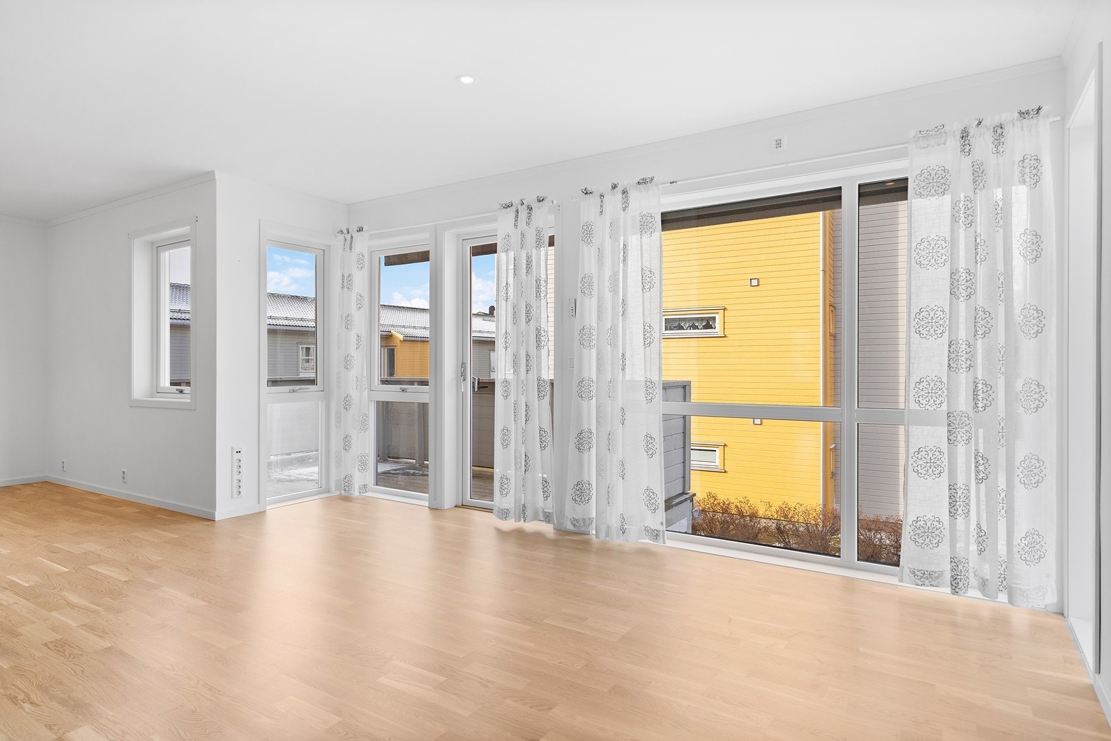 Del av stuen - sett fra kjøkkenet Galleribilde