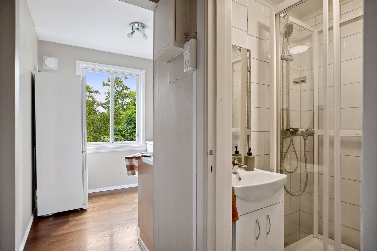 Entréen er på 5m² og har direkte adkomst til alle rom i leiligheten. Galleribilde