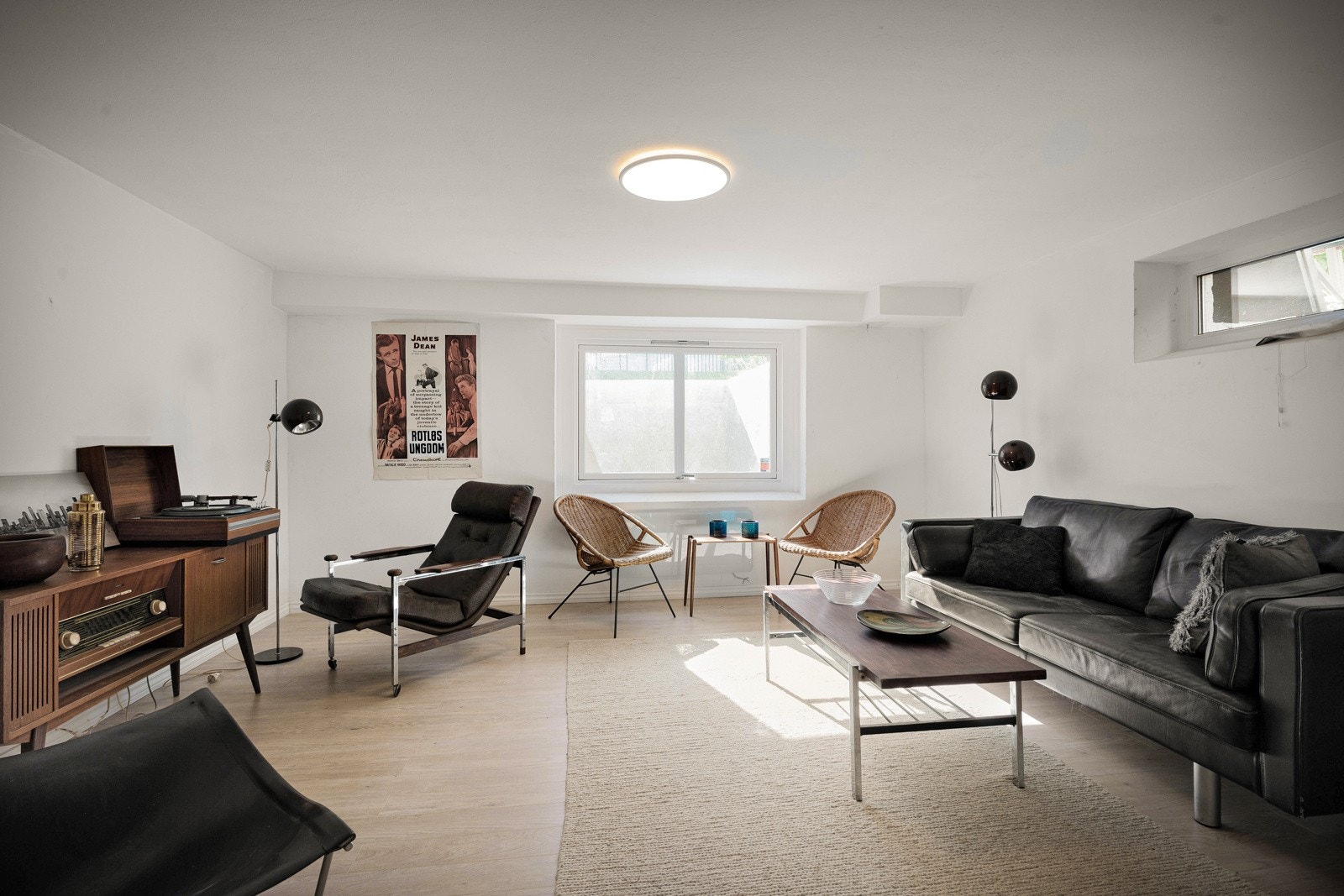 Stue/oppholdsrom i kjeller Galleribilde