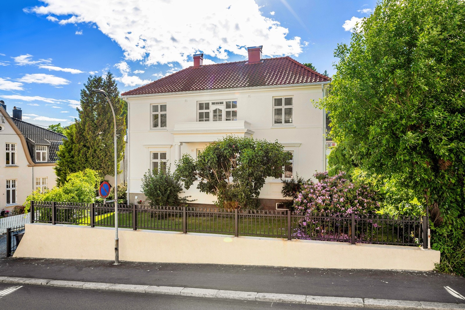 Privatmegleren Hafsrød har gleden av å presentere denne stilfulle eneboligen i Karl Johans gate 12 Galleribilde