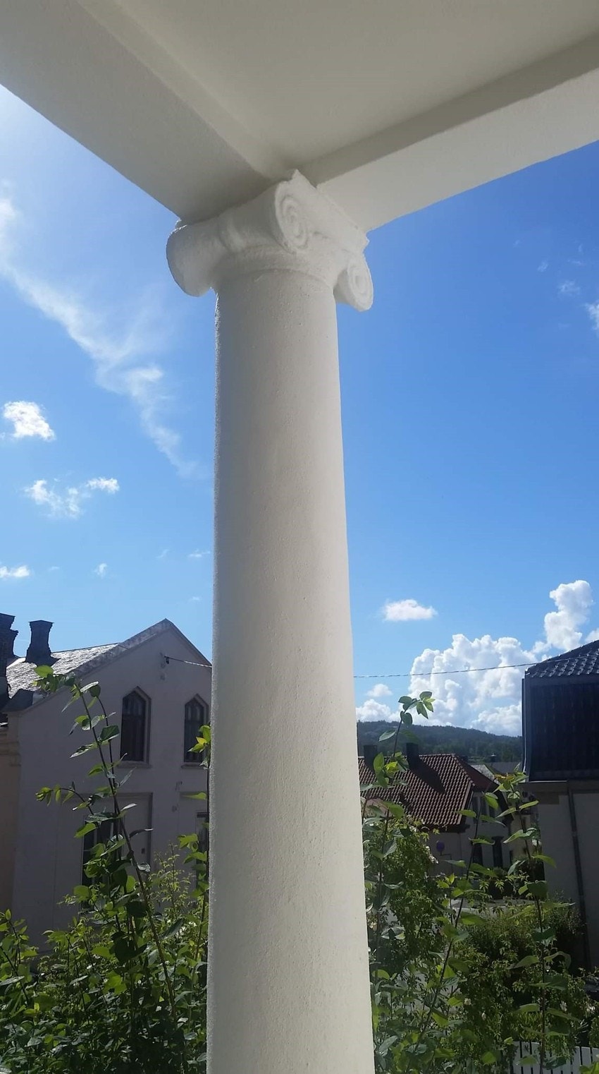 Joniske søyler. Selgers egne detalj bilder ! Galleribilde